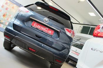 Замок капота  на Nissan X-Trail