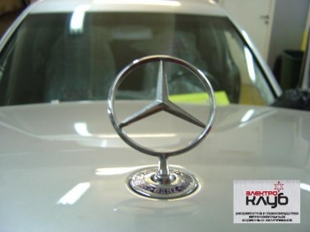 MERCEDES-BENZ E240