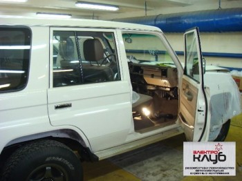 TOYOTA LANDCRUISER 70