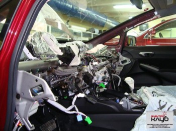 HONDA CIVIC 4D. Авторская защита от угона. Электроблок Уровень2